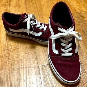 Very gently worn Vans “old skool” shoes.